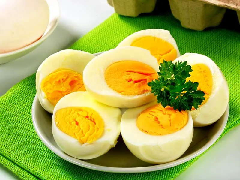 میزان مصرف روزانه تخم مرغ در بالای 50 ساله ها