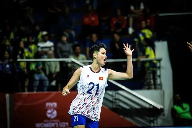 رسوایی تاریخی در والیبال دختران جهان / کاپیتان مرد از آب درآمد!