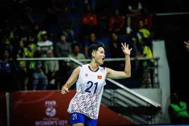 رسوایی تاریخی در والیبال دختران جهان / کاپیتان مرد از آب درآمد!