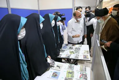 رهبر انقلاب در نمایشگاه کتاب