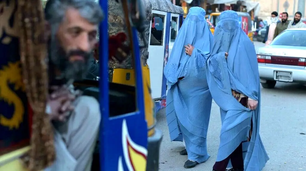حضور زنان در ورزشگاه‌ها و گرمابه‌های عمومی ممنوع!