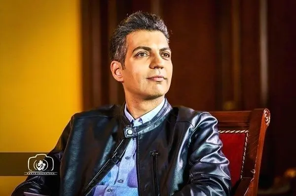 ناهار خوردن «عادل فردوسی‌پور» روی زمین در دانشگاه شریف + عکس