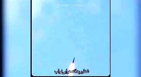 شلیک موشک رعب‌آور ایران / لحظه شلیک موشک عمود پرتاب از شناور  سپاه| ببینید

