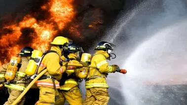 یک ساختمان ۴ طبقه در ولیعصر تهران در آتش سوخت +جزئیات