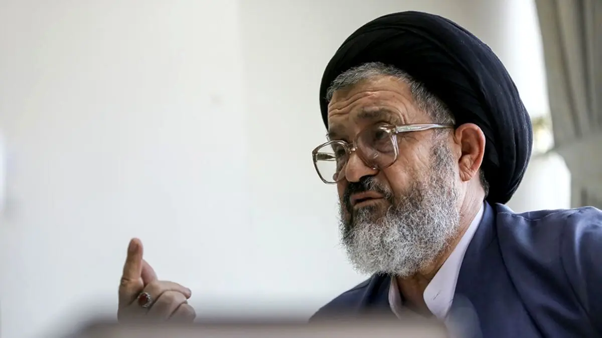 اکرمی: امام جمعه می‌تواند تذکر دهد؛ نه پلمپ کند 