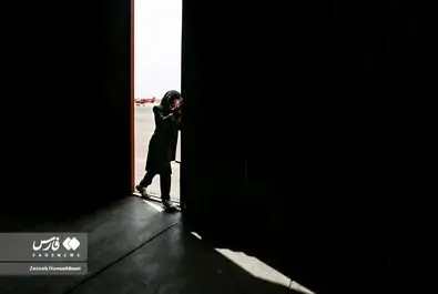 پرواز دختر ایرانی بر فراز تهران