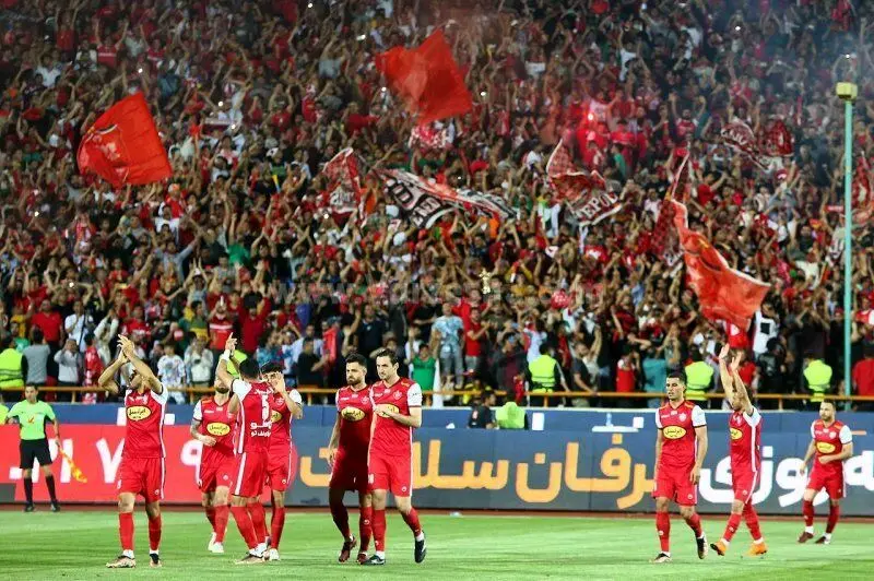 سنگ تمام هواداران ‌پرسپولیس برای تیم محبوبشان/ واکنش احساسی کاپیتان عالیشاه