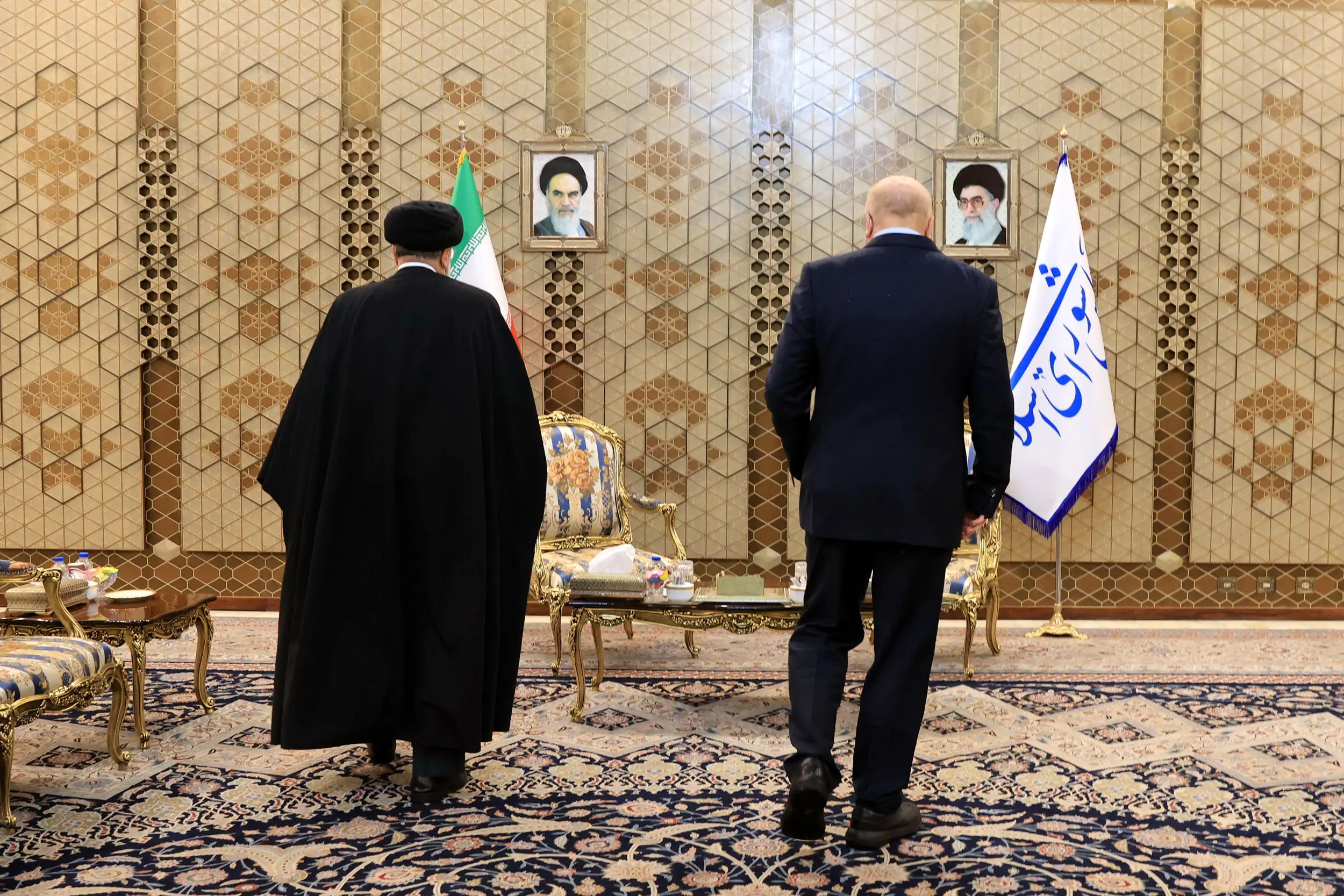 راه  قالیباف از رئیسی جدا می‌شود