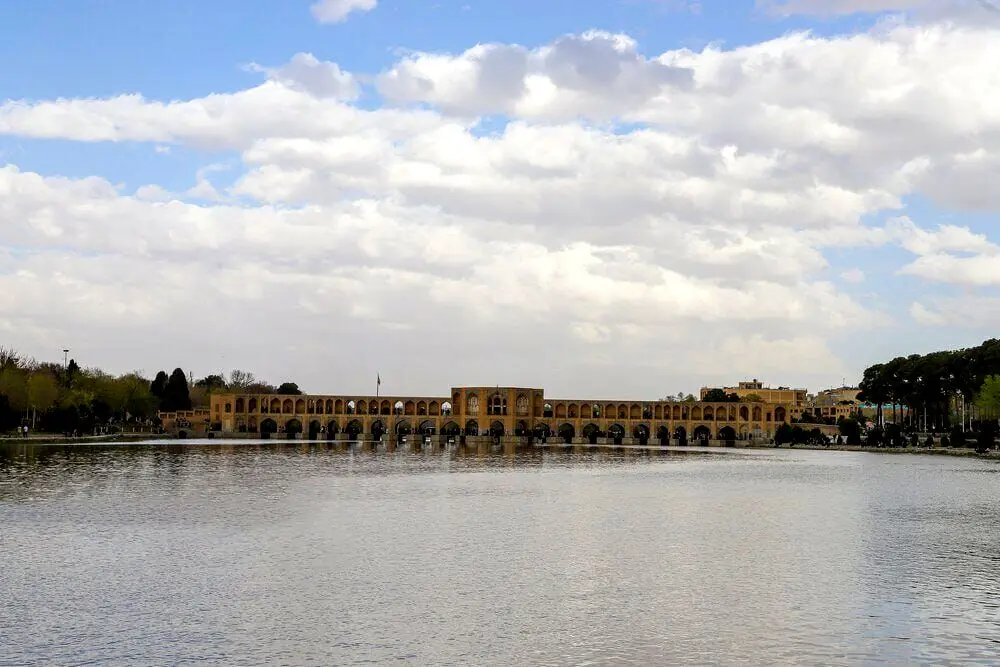 آب به زاینده رود برمی‌گردد