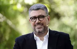 واکنش رضا رشیدپور به عکس جنجالی‌اش با عوامل عشق ابدی