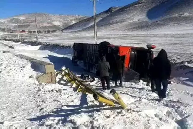 واژگونی هولناک اتوبوس در لردگان!
