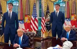 ملاقات دیدنی ترامپ و بلندقدترین بسکتبالیست جهان+فیلم