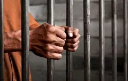 خروج تلفن موبایل از معده یک زندانی پس از ۶ سال! +عکس