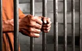 خروج تلفن موبایل از معده یک زندانی پس از ۶ سال! +عکس