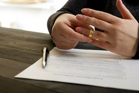 آسیب‌های طلاق در سنین پایین / مسیر زندگی بعد از بحران طلاق