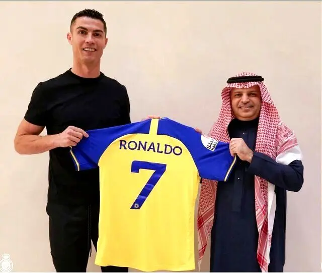اولین واکنش رونالدو به توافق با النصر 

