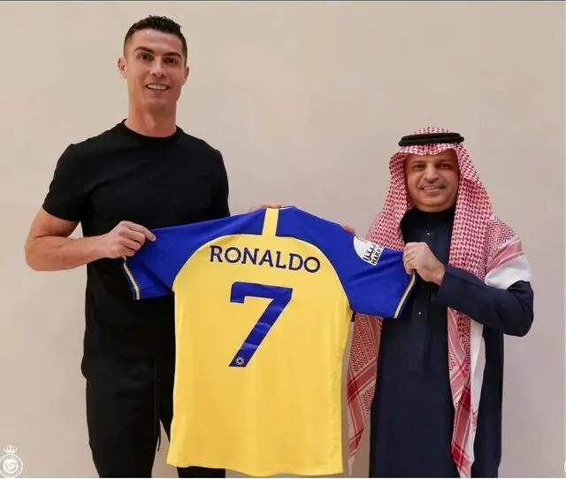 اولین واکنش رونالدو به توافق با النصر 
