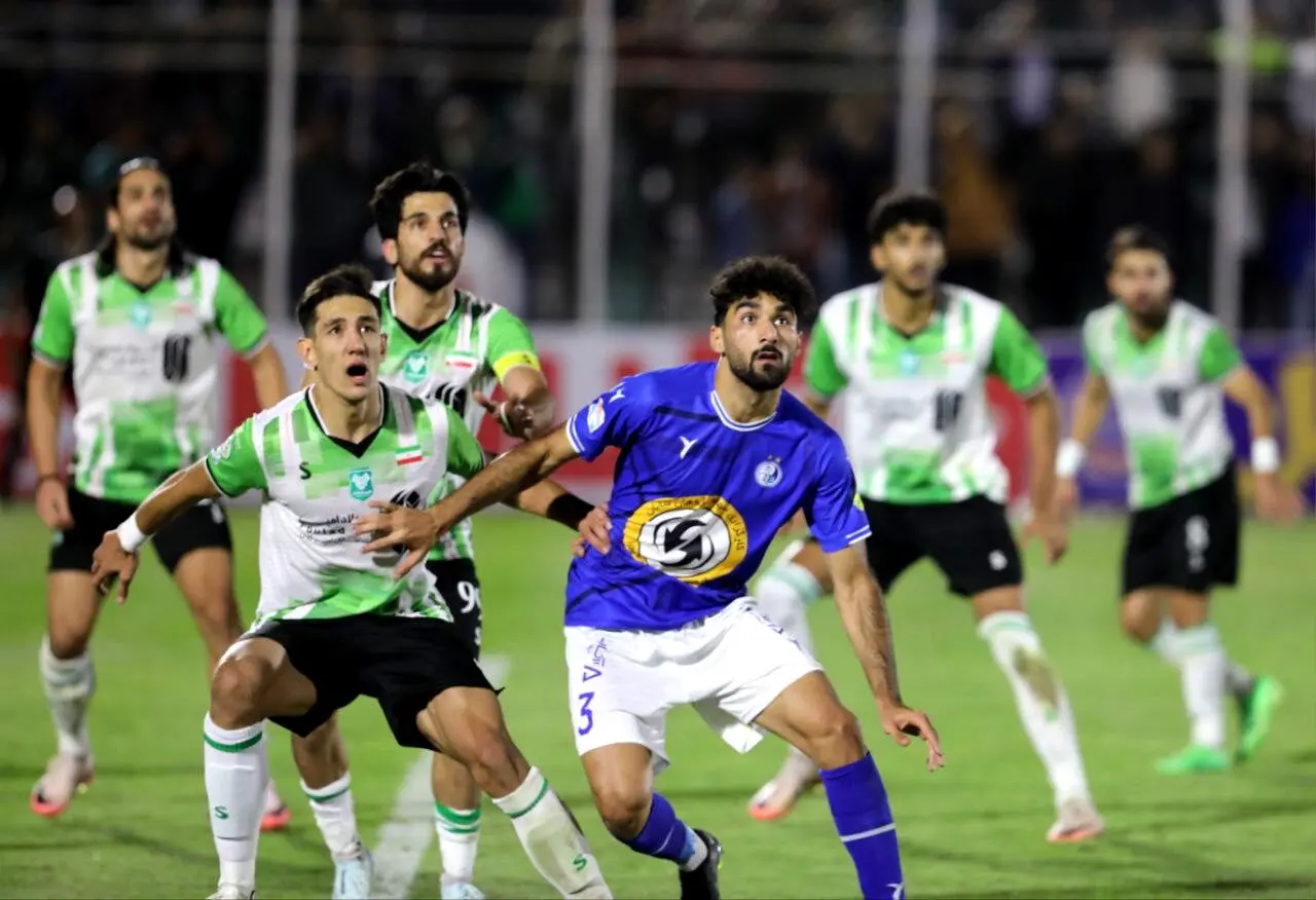هواداران و کادرفنی استقلال هم‌دیگر را کتک زدند!
