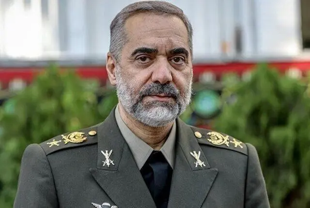 نظر  وزیر دفاع درباره  کاهش خدمت سربازی به ۱۲ ماه در مجلس