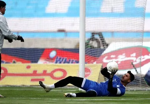 دروازه‌بان استقلال دربی را از دست داد