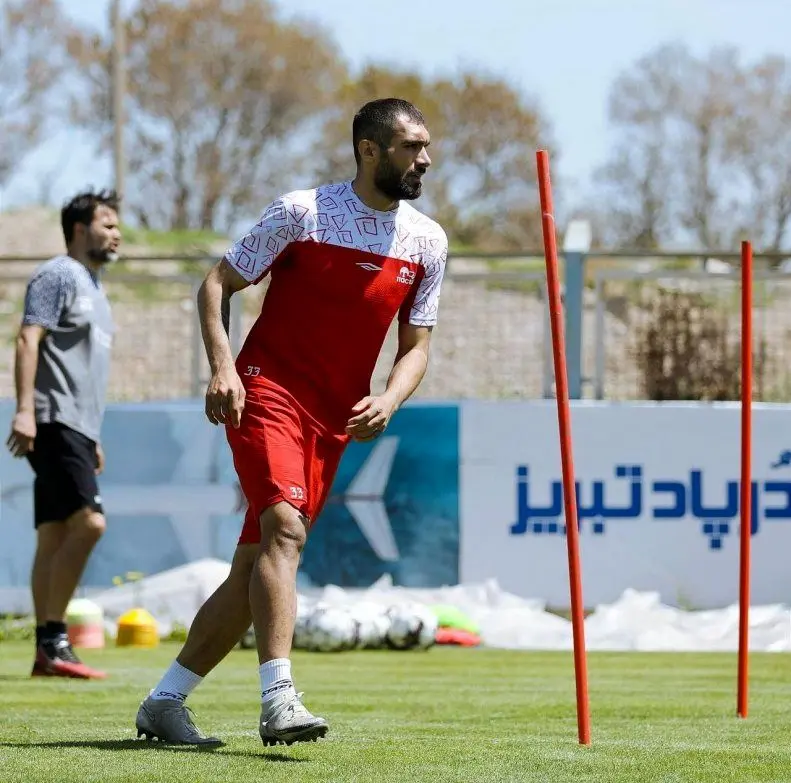 مدافع مورد علاقه جواد نکونام آماده حضور مقابل آبی‌پوشان