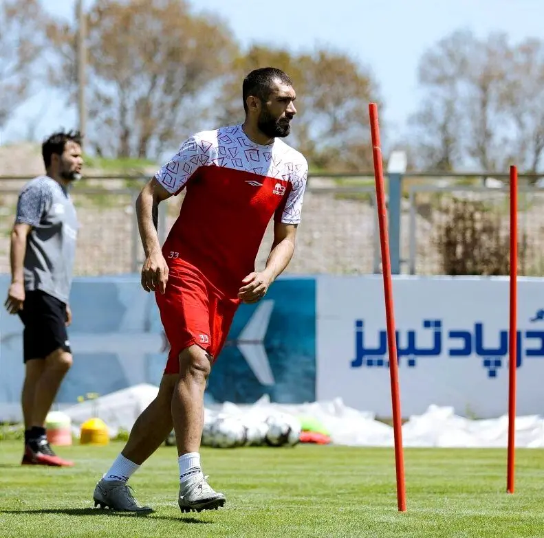 مدافع مورد علاقه جواد نکونام آماده حضور مقابل آبی‌پوشان