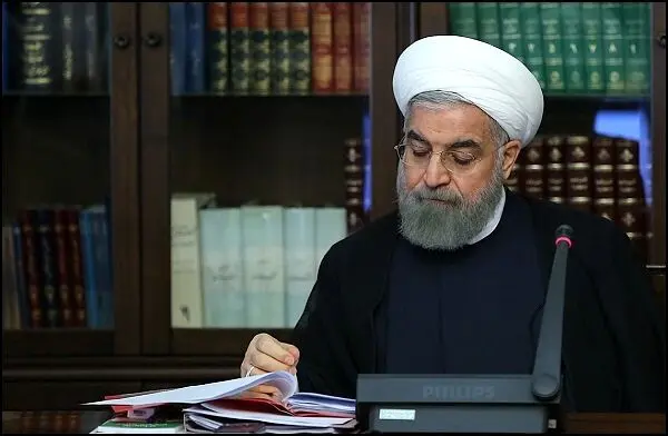 تصویری متفاوت از حسن روحانی در دیدار با رهبر انقلاب + عکس
