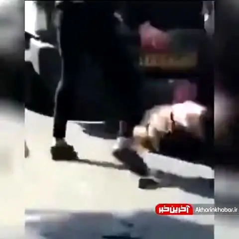 لحظه حمله به بسیجی روح الله عجمیان در کرج +فیلم