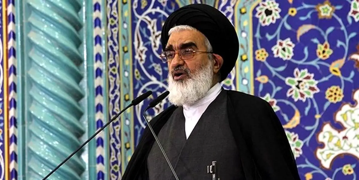 امام جمعه قم: در کشور خط دیگری به غیر از رهبری نمی‌شناسیم

