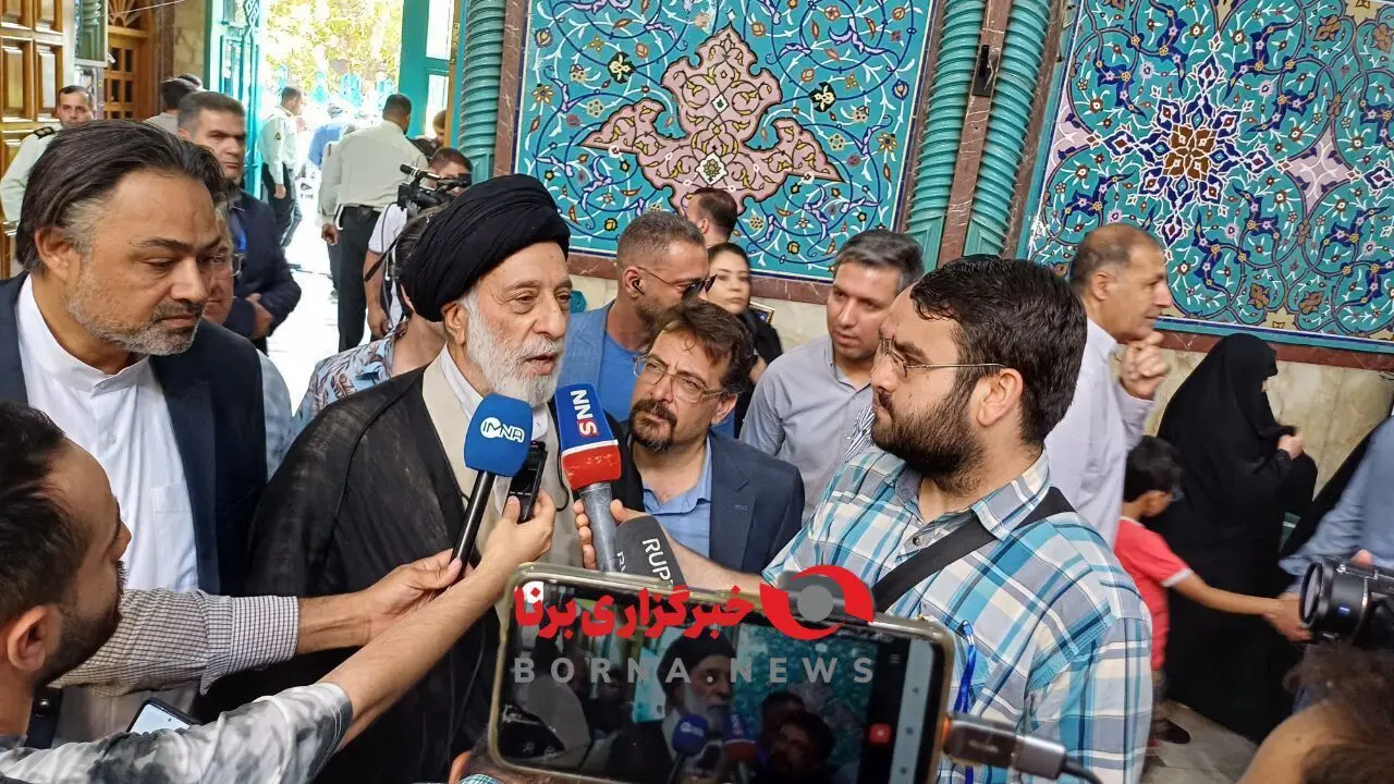 تصویری از برادر رهبر انقلاب در  حسینیه ارشاد 