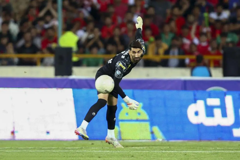 تجمع اعتراضی هواداران پرسپولیس به فسخ قرارداد بیرانوند + فیل