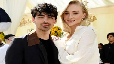 واکنش آقای خواننده به شایعه جدایی از همسرش