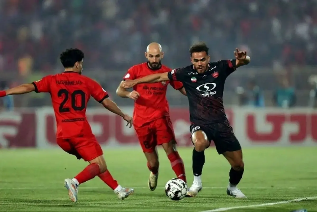 ویدئوی درگیری و سنگ پرانی هواداران دو تیم تراکتور و پرسپولیس 