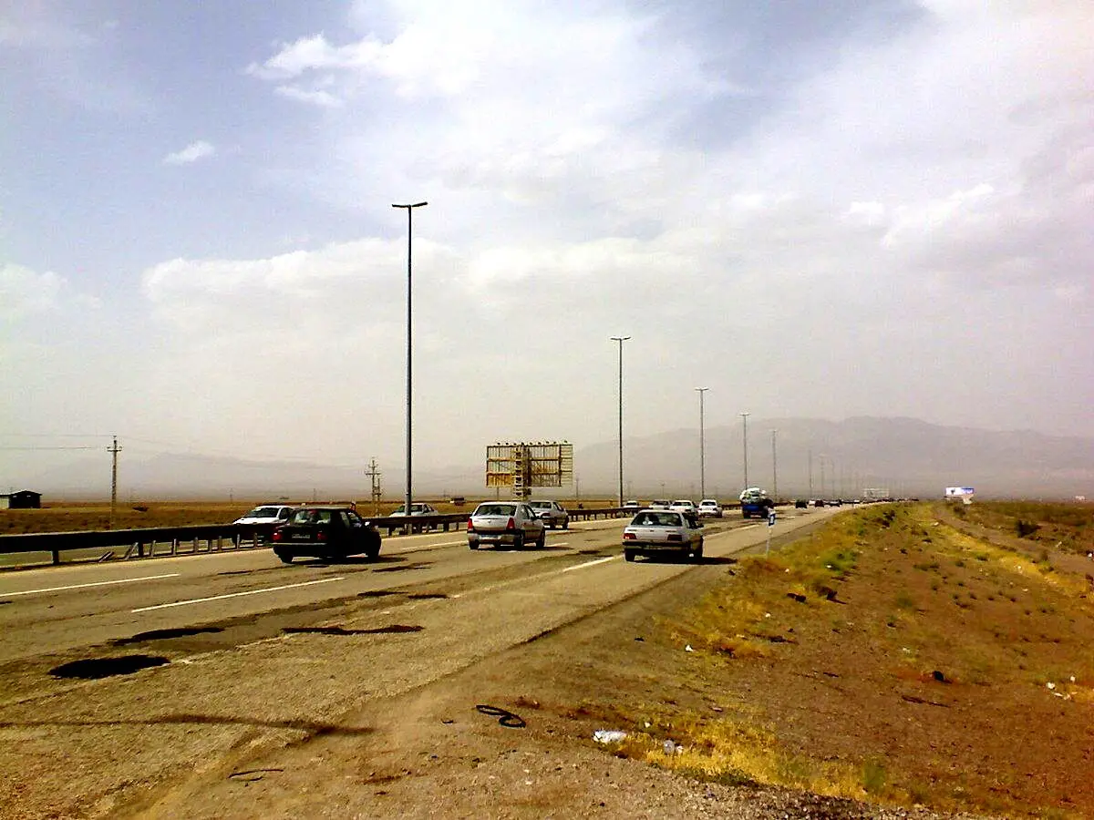 بوی نامطبوع آزادراه تهران–قم خبرساز شد / منشا بو کجاست؟