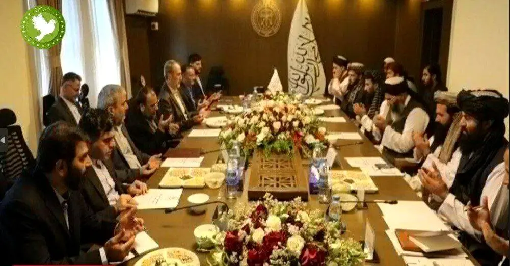 هشدار جدی ایران به افغانستان/ «نظامی ارشد ایران» پای میز مذاکره با طالبان نشست + عکس
