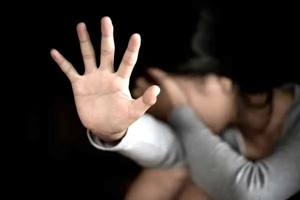 آزار سیاه دختر 10 ساله توسط ناپدری در خانه شیطان