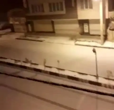 تصویری از حجم غافلگیرکننده برف بهاری در تبریز + فیلم

