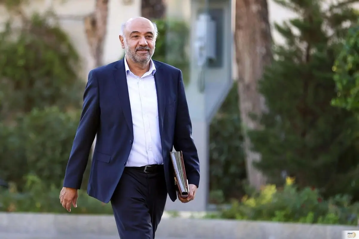خبر خوش وزیر کار  از اقدامات جدید برای افزایش
حقوق کارمندان و کارگران /جزییات افزایش دستمزدها
