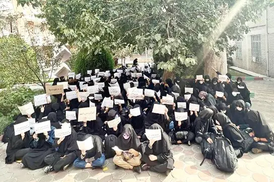 تعلیق شبانه ۱۵۰ نفر  از دانشجویان دانشگاه الزهرا