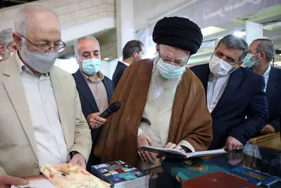 رهبر انقلاب در نمایشگاه کتاب