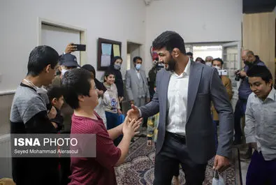 حسن یزدانی در آسایشگاه معلولین ذهنی شهید بهشتی مشهد