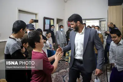 حسن یزدانی در آسایشگاه معلولین ذهنی شهید بهشتی مشهد