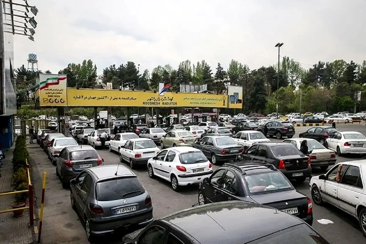  ویدئویی از صف 15 کیلومتری بنزین در گیلان
