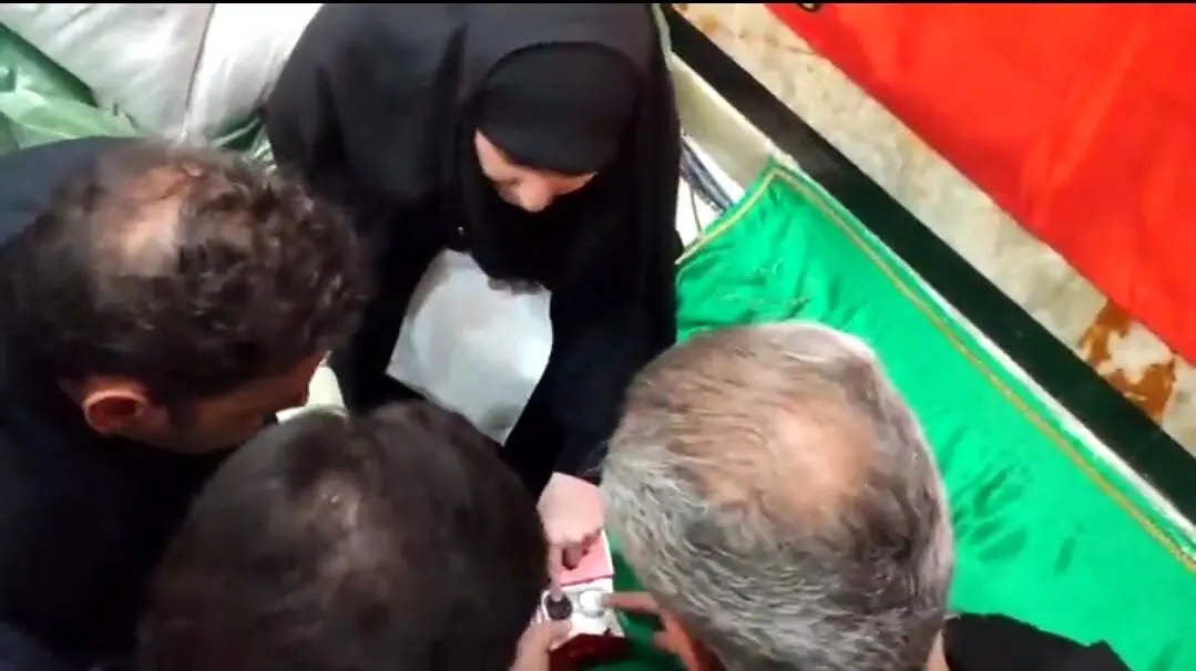 تدفین پیکر امیرعبداللهیان با انگشتر سردار سلیمانی

