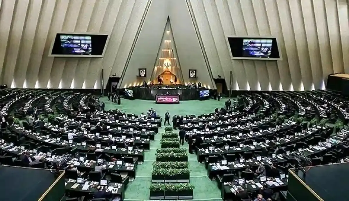 سقف حقوق حذف می شود؟ /جدال در مجلس بر سر دستمزدها

