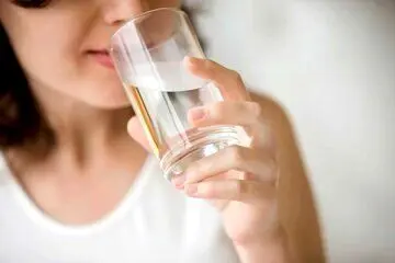 در این ساعات شبانه روز آب بخورید لاغر می شوید