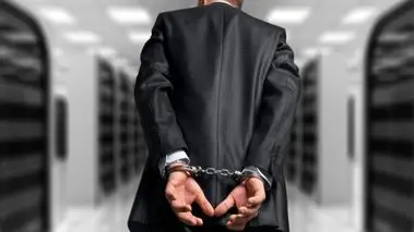 اختلاس ۱۸۰۰ میلیاردی کارمند بانک در فارس