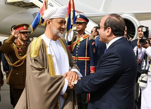 سلطان عمان میانجی تهران و قاهره می‌شود