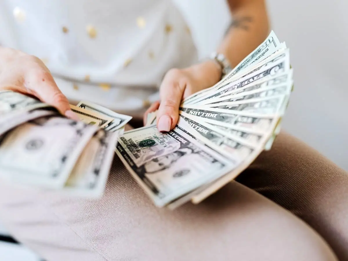 ۵ چیزی که خریدشان فرقی با دور ریختن پول ندارد