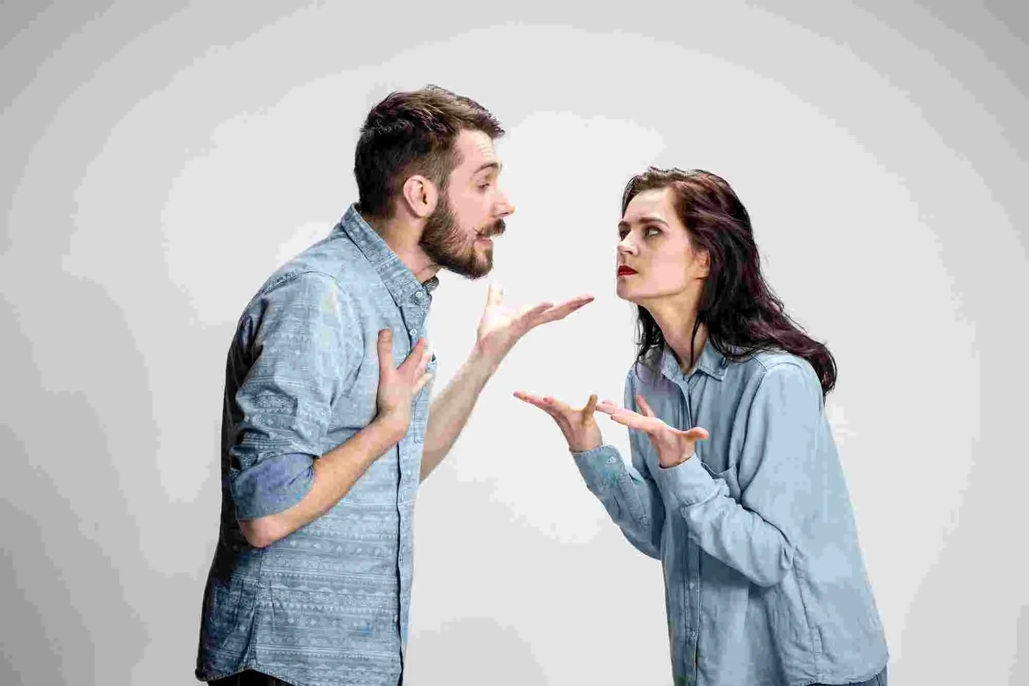 ویژگی‌های مردانی که از تعهد می‌ترسند